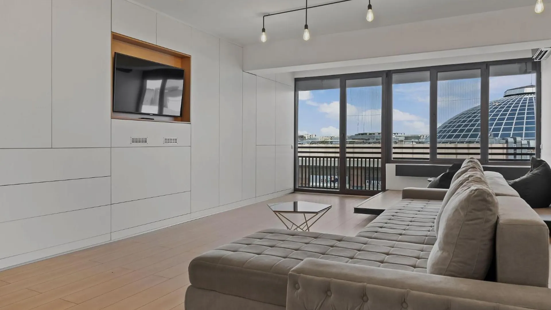 Rh Apartment - Opposite Bucharest Mall, Metro, Balcony - Rh Living