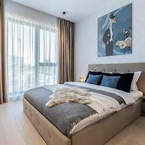 Stylish 1br With Balcony In Vibrant Business Area Apartament